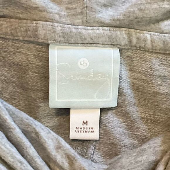 Women’s Sunday Gray short sleeve Crowl Neck top. Size medium - Picture 7 of 9